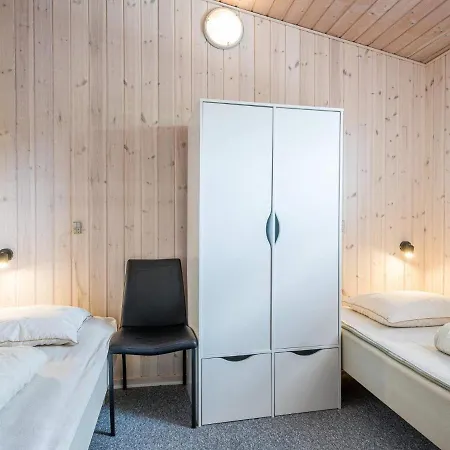 5 Person Holiday On A In Henne